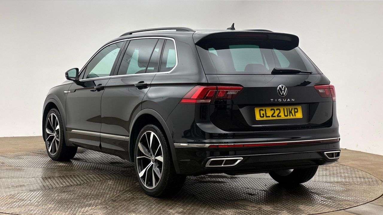 A 2022 VOLKSWAGEN TIGUAN 2.0 TDI R-Line SUV 5dr Diesel DSG Euro 6 (s/s) (150 ps) A 2022 VOLKSWAGEN TIGUAN 2.0 TDI R-Line SUV 5dr Diesel DSG Euro 6 (s/s) (150 ps)