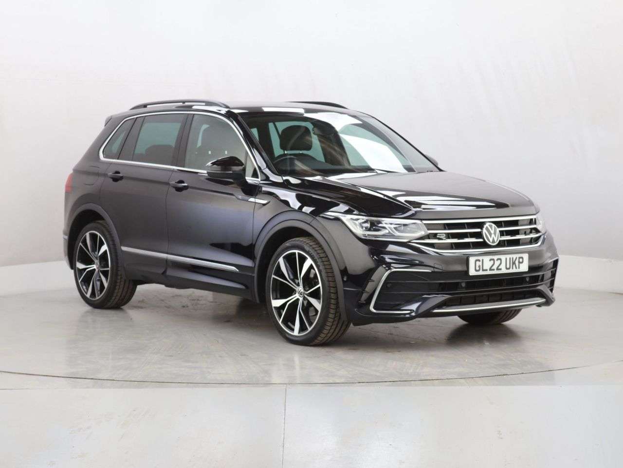 A 2022 VOLKSWAGEN TIGUAN 2.0 TDI R-Line SUV 5dr Diesel DSG Euro 6 (s/s) (150 ps) A 2022 VOLKSWAGEN TIGUAN 2.0 TDI R-Line SUV 5dr Diesel DSG Euro 6 (s/s) (150 ps)