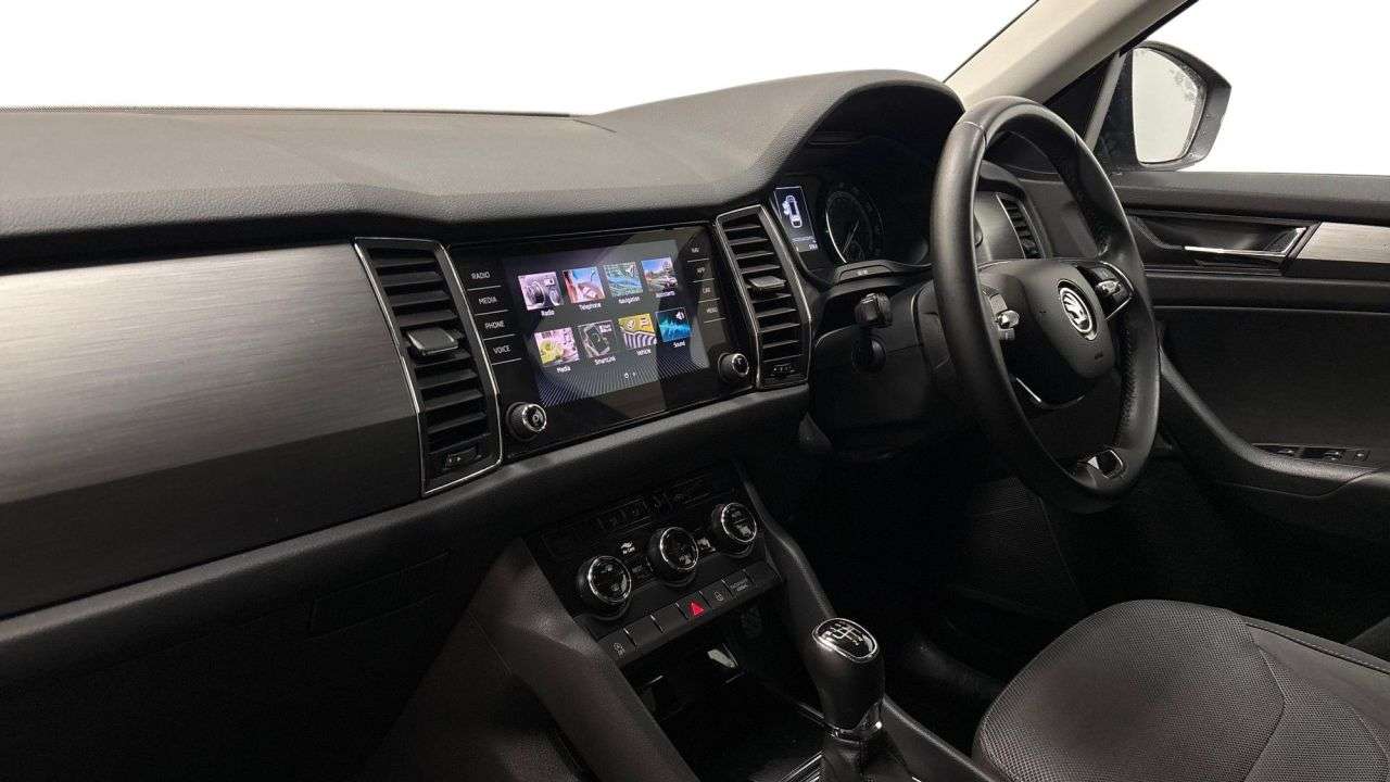 A 2021 SKODA KODIAQ 1.5 TSI ACT SE SUV 5dr Petrol Manual Euro 6 (s/s) (7 Seat) (150 ps) A 2021 SKODA KODIAQ 1.5 TSI ACT SE SUV 5dr Petrol Manual Euro 6 (s/s) (7 Seat) (150 ps)