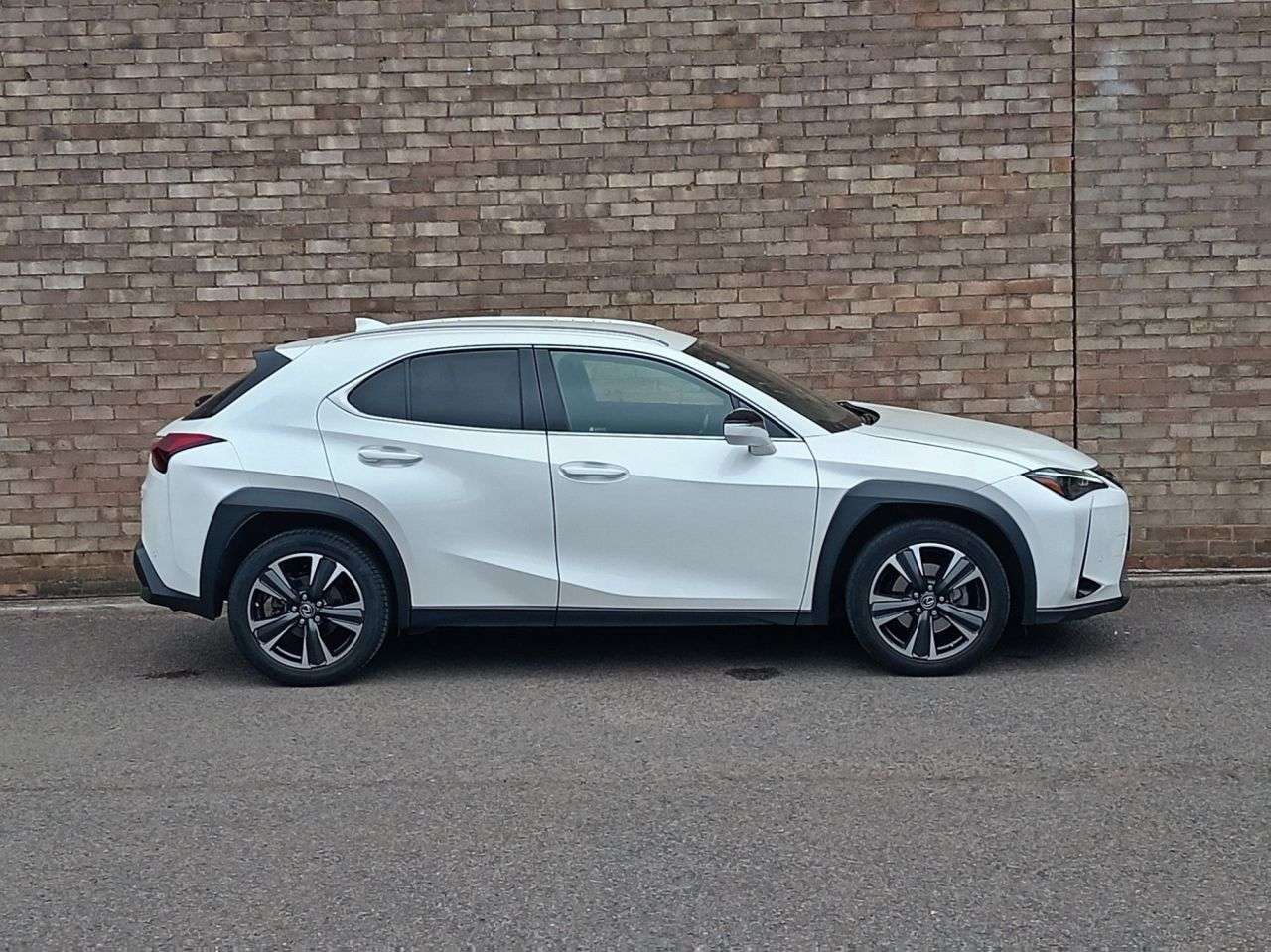 A 2023 LEXUS UX 2.0 250h SUV 5dr Petrol Hybrid E-CVT Euro 6 (s/s) (184 ps) A 2023 LEXUS UX 2.0 250h SUV 5dr Petrol Hybrid E-CVT Euro 6 (s/s) (184 ps)