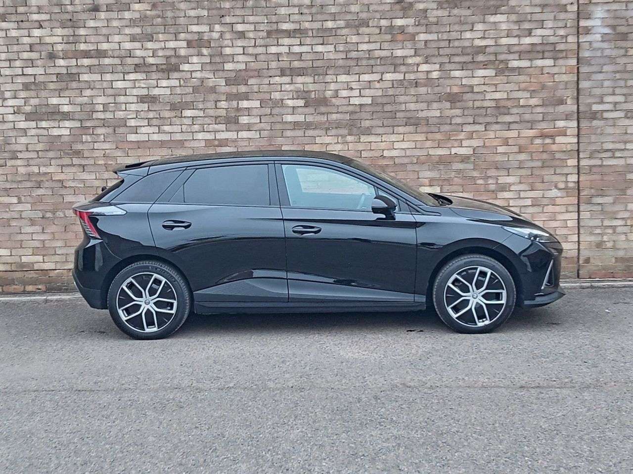 A 2023 MG MG 4 77kWh Trophy Extended Range Hatchback 5dr Electric Auto (245 ps) A 2023 MG MG 4 77kWh Trophy Extended Range Hatchback 5dr Electric Auto (245 ps)