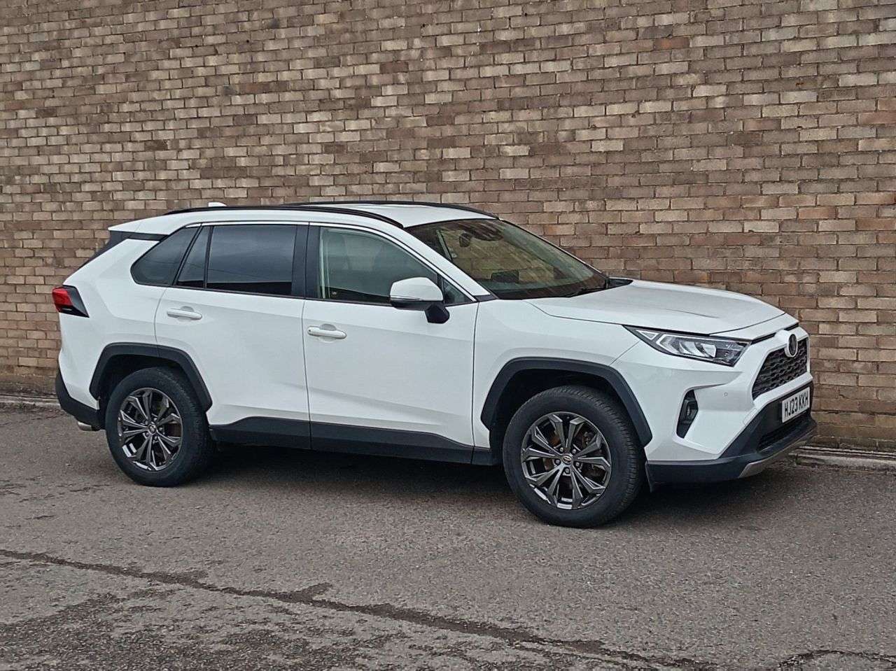 A 2023 TOYOTA RAV4 2.5 VVT-h GPF Design SUV 5dr Petrol Hybrid CVT Euro 6 (s/s) (218 ps) A 2023 TOYOTA RAV4 2.5 VVT-h GPF Design SUV 5dr Petrol Hybrid CVT Euro 6 (s/s) (218 ps)