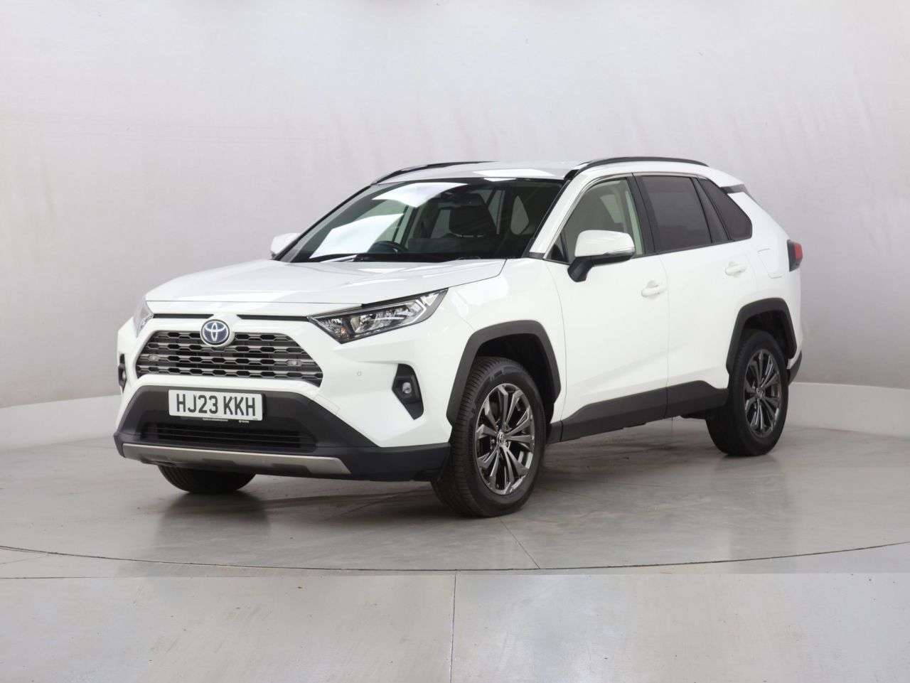 A 2023 TOYOTA RAV4 2.5 VVT-h GPF Design SUV 5dr Petrol Hybrid CVT Euro 6 (s/s) (218 ps) A 2023 TOYOTA RAV4 2.5 VVT-h GPF Design SUV 5dr Petrol Hybrid CVT Euro 6 (s/s) (218 ps)