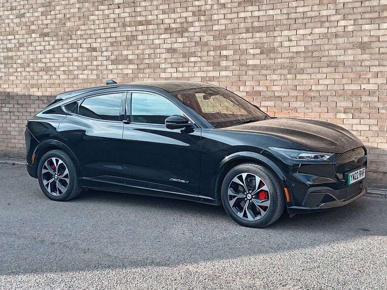 A 2022 FORD MUSTANG MACH-E Extended Range 91kWh SUV 5dr Electric Automatic AWD (351 ps) A 2022 FORD MUSTANG MACH-E Extended Range 91kWh SUV 5dr Electric Automatic AWD (351 ps)