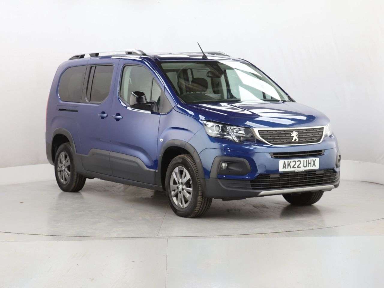 A 2022 PEUGEOT RIFTER 1.5 BlueHDi Allure Premium Long MPV 5dr Diesel Manual Euro 6 (s/s) (100 ps) A 2022 PEUGEOT RIFTER 1.5 BlueHDi Allure Premium Long MPV 5dr Diesel Manual Euro 6 (s/s) (100 ps)