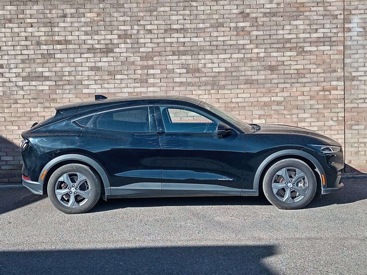 A 2022 FORD MUSTANG MACH-E Standard Range 70kWh SUV 5dr Electric Automatic (269 ps) A 2022 FORD MUSTANG MACH-E Standard Range 70kWh SUV 5dr Electric Automatic (269 ps)