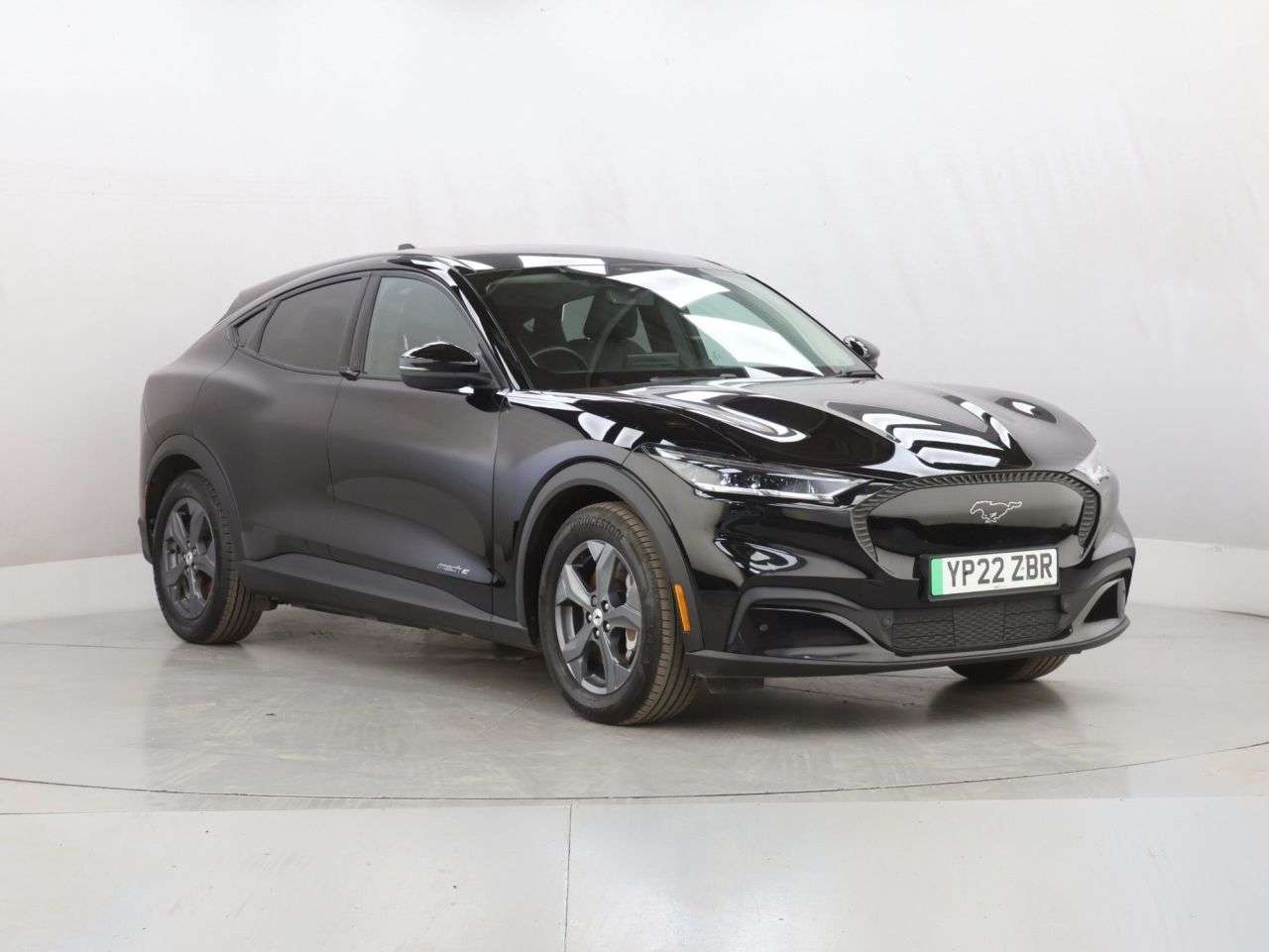 A 2022 FORD MUSTANG MACH-E Standard Range 70kWh SUV 5dr Electric Automatic (269 ps) A 2022 FORD MUSTANG MACH-E Standard Range 70kWh SUV 5dr Electric Automatic (269 ps)
