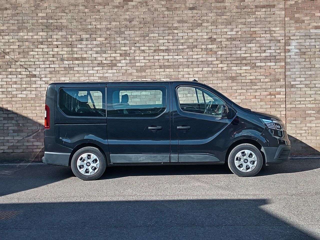 A 2024 RENAULT TRAFIC 2.0 dCi SL28 Advance Minibus Double Cab 5dr Diesel Manual L1 H1 Euro 6 (s/s A 2024 RENAULT TRAFIC 2.0 dCi SL28 Advance Minibus Double Cab 5dr Diesel Manual L1 H1 Euro 6 (s/s