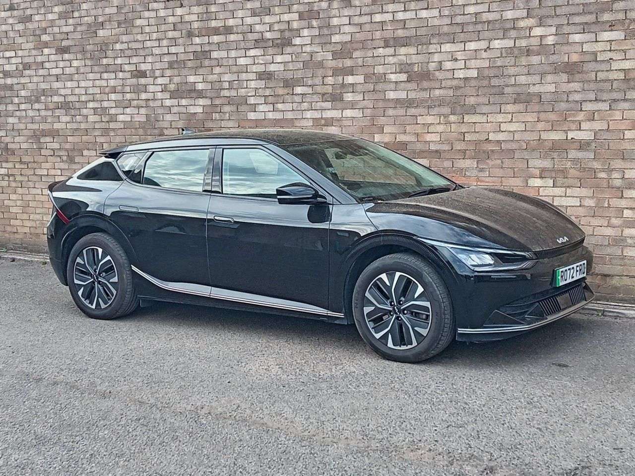 A 2022 KIA EV6 77.4kWh Air Hatchback 5dr Electric Auto (225 bhp) A 2022 KIA EV6 77.4kWh Air Hatchback 5dr Electric Auto (225 bhp)