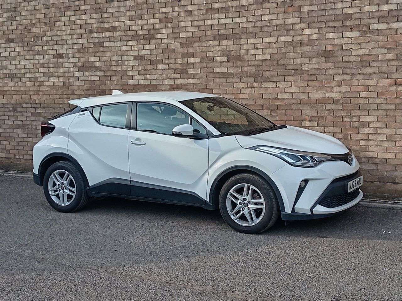 A 2023 TOYOTA C-HR 1.8 VVT-h GPF Icon SUV 5dr Petrol Hybrid CVT Euro 6 (s/s) (122 ps) A 2023 TOYOTA C-HR 1.8 VVT-h GPF Icon SUV 5dr Petrol Hybrid CVT Euro 6 (s/s) (122 ps)
