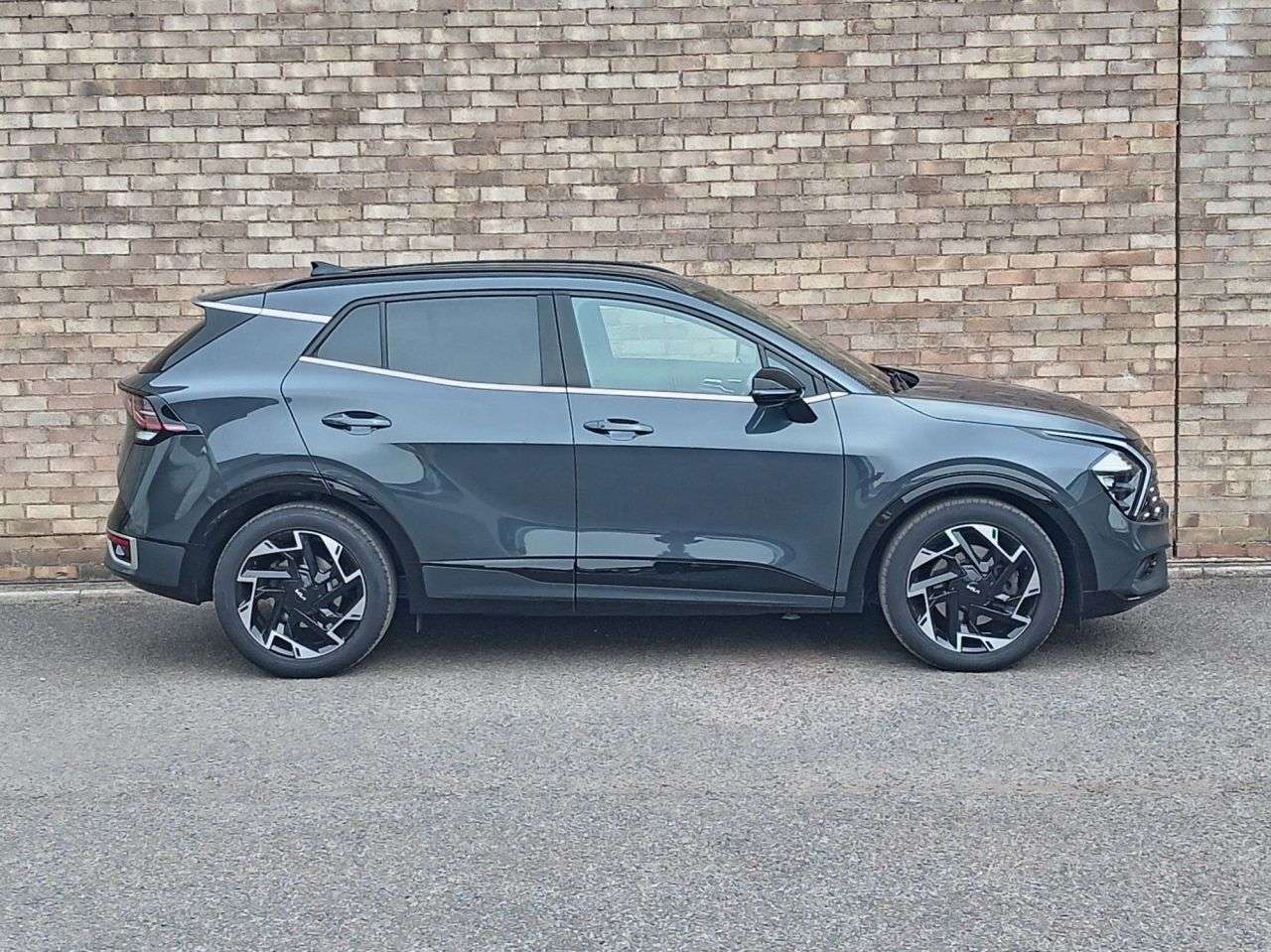 A 2023 KIA SPORTAGE 1.6 T-GDi MHEV GT-Line SUV 5dr Petrol Hybrid DCT Euro 6 (s/s) (148 bhp) A 2023 KIA SPORTAGE 1.6 T-GDi MHEV GT-Line SUV 5dr Petrol Hybrid DCT Euro 6 (s/s) (148 bhp)