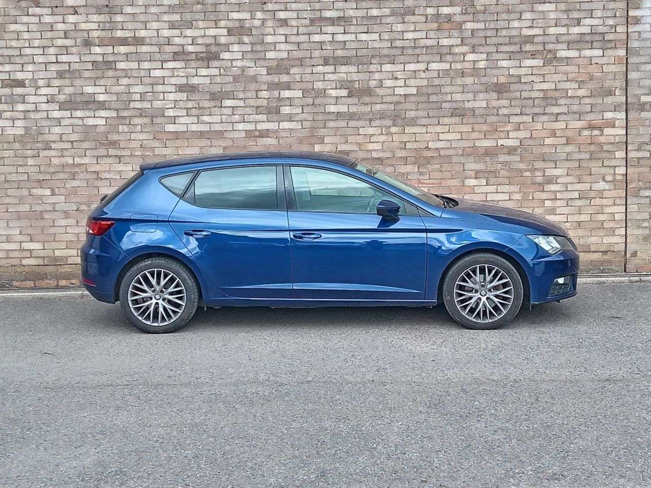 A 2018 SEAT LEON 1.6 TDI SE Dynamic Technology Hatchback 5dr Diesel DSG Euro 6 (s/s) (115 ps A 2018 SEAT LEON 1.6 TDI SE Dynamic Technology Hatchback 5dr Diesel DSG Euro 6 (s/s) (115 ps