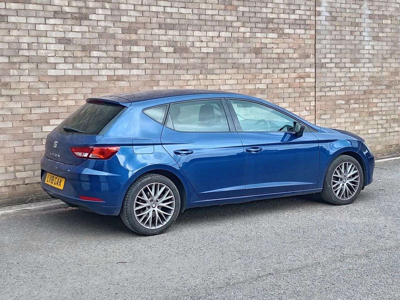 A 2018 SEAT LEON 1.6 TDI SE Dynamic Technology Hatchback 5dr Diesel DSG Euro 6 (s/s) (115 ps A 2018 SEAT LEON 1.6 TDI SE Dynamic Technology Hatchback 5dr Diesel DSG Euro 6 (s/s) (115 ps
