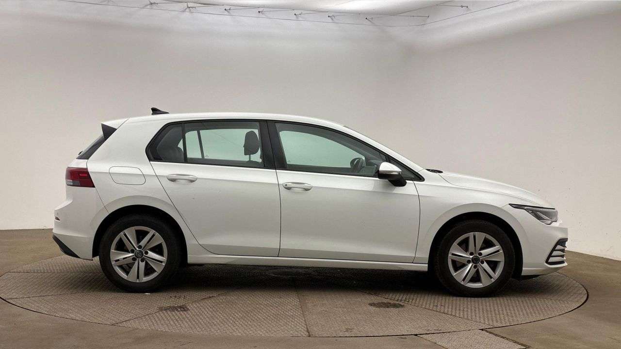 A 2022 VOLKSWAGEN GOLF 1.0 TSI Life Hatchback 5dr Petrol Manual Euro 6 (s/s) (110 ps) A 2022 VOLKSWAGEN GOLF 1.0 TSI Life Hatchback 5dr Petrol Manual Euro 6 (s/s) (110 ps)