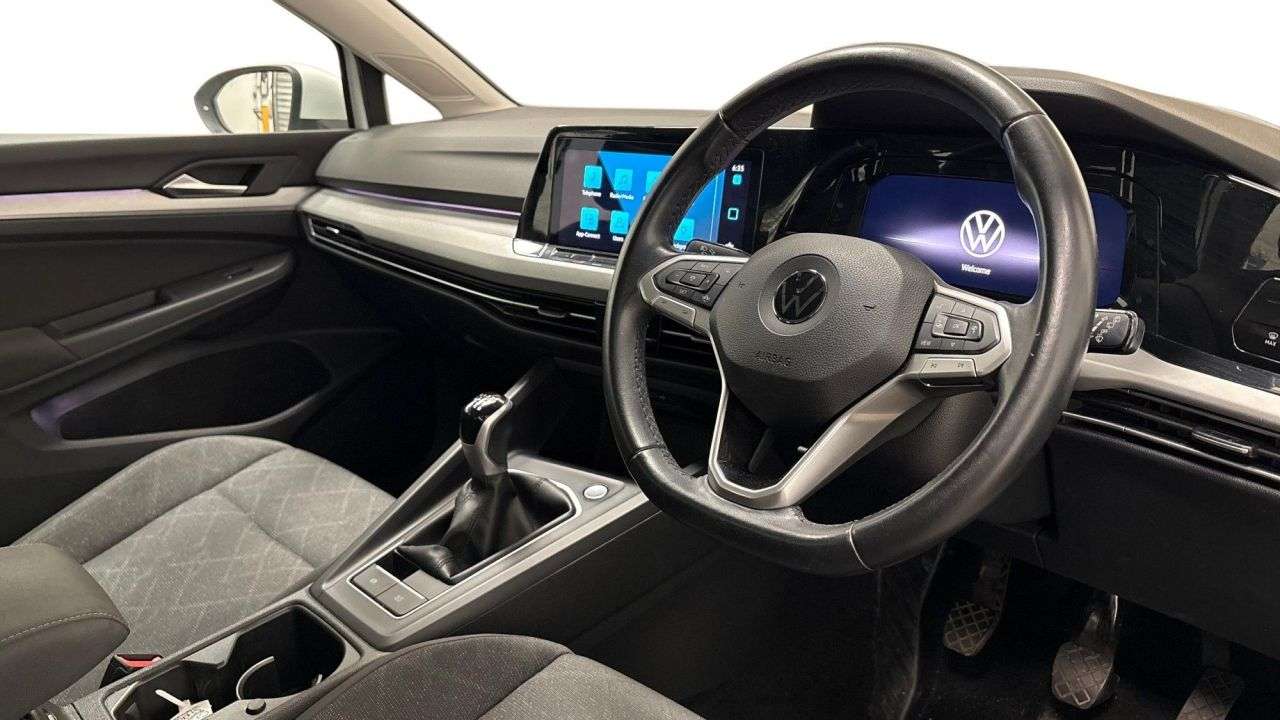 A 2022 VOLKSWAGEN GOLF 1.0 TSI Life Hatchback 5dr Petrol Manual Euro 6 (s/s) (110 ps) A 2022 VOLKSWAGEN GOLF 1.0 TSI Life Hatchback 5dr Petrol Manual Euro 6 (s/s) (110 ps)