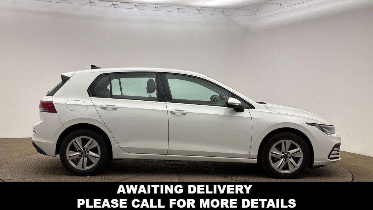 A 2022 VOLKSWAGEN GOLF 1.0 TSI Life Hatchback 5dr Petrol Manual Euro 6 (s/s) (110 ps) A 2022 VOLKSWAGEN GOLF 1.0 TSI Life Hatchback 5dr Petrol Manual Euro 6 (s/s) (110 ps)