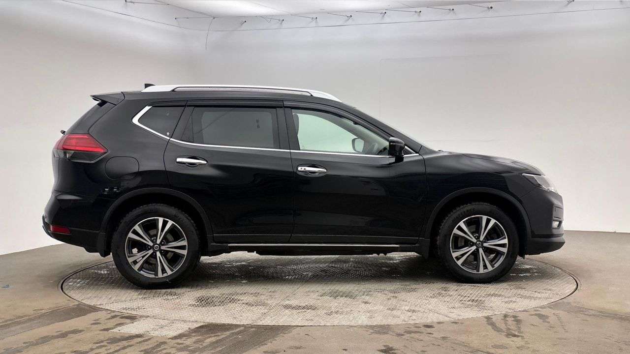 A 2021 NISSAN X-TRAIL 1.7 dCi N-Connecta SUV 5dr Diesel Manual Euro 6 (s/s) (150 ps) A 2021 NISSAN X-TRAIL 1.7 dCi N-Connecta SUV 5dr Diesel Manual Euro 6 (s/s) (150 ps)
