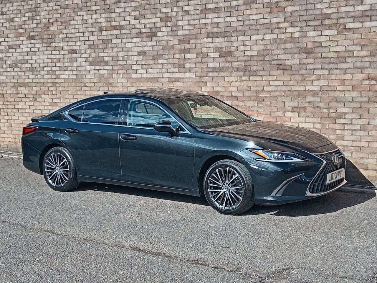 A 2023 LEXUS ES 2.5 300h Saloon 4dr Petrol Hybrid E-CVT Euro 6 (s/s) (218 ps) A 2023 LEXUS ES 2.5 300h Saloon 4dr Petrol Hybrid E-CVT Euro 6 (s/s) (218 ps)