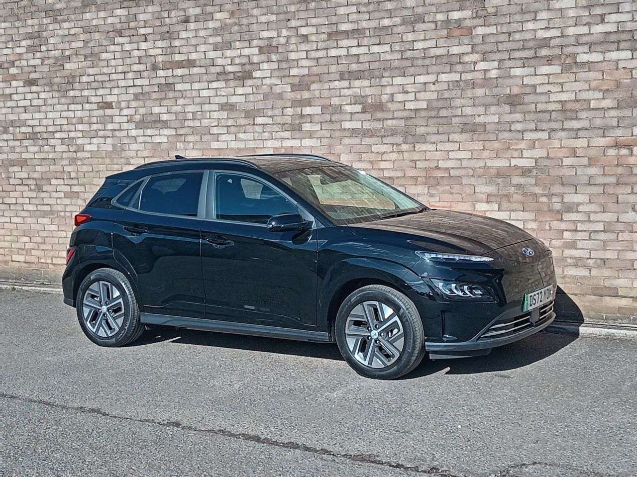 A 2022 HYUNDAI KONA 64kWh Premium SUV 5dr Electric Auto (10.5kW Charger) (204 ps) A 2022 HYUNDAI KONA 64kWh Premium SUV 5dr Electric Auto (10.5kW Charger) (204 ps)