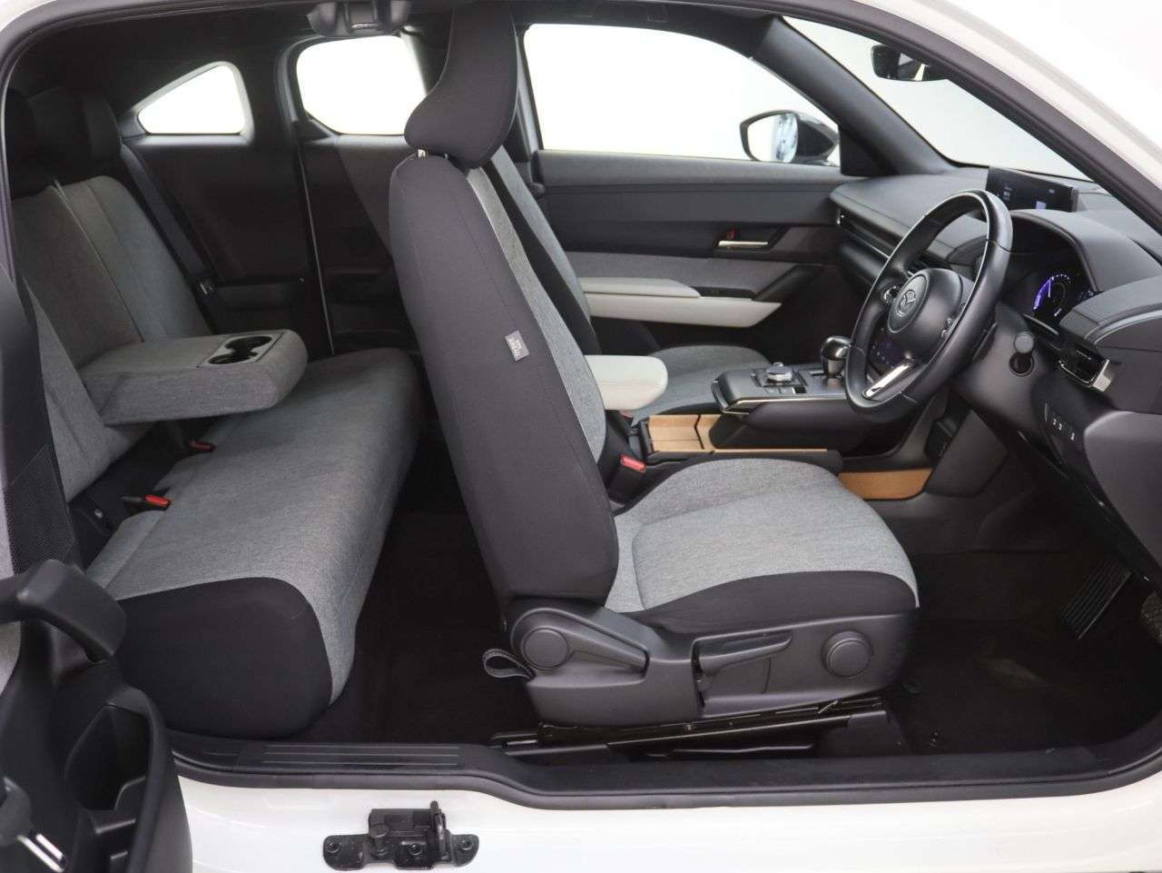 2023 MAZDA MX-30 2023 MAZDA MX-30