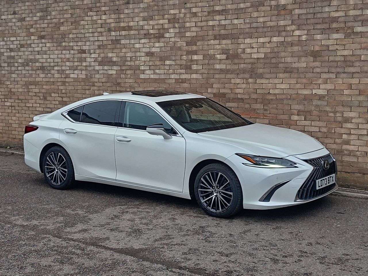 A 2023 LEXUS ES 2.5 300h Saloon 4dr Petrol Hybrid E-CVT Euro 6 (s/s) (218 ps) A 2023 LEXUS ES 2.5 300h Saloon 4dr Petrol Hybrid E-CVT Euro 6 (s/s) (218 ps)