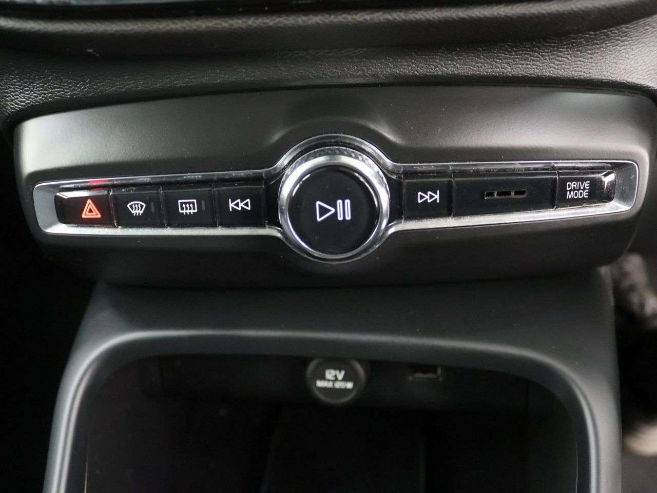 2020 VOLVO XC40 2020 VOLVO XC40