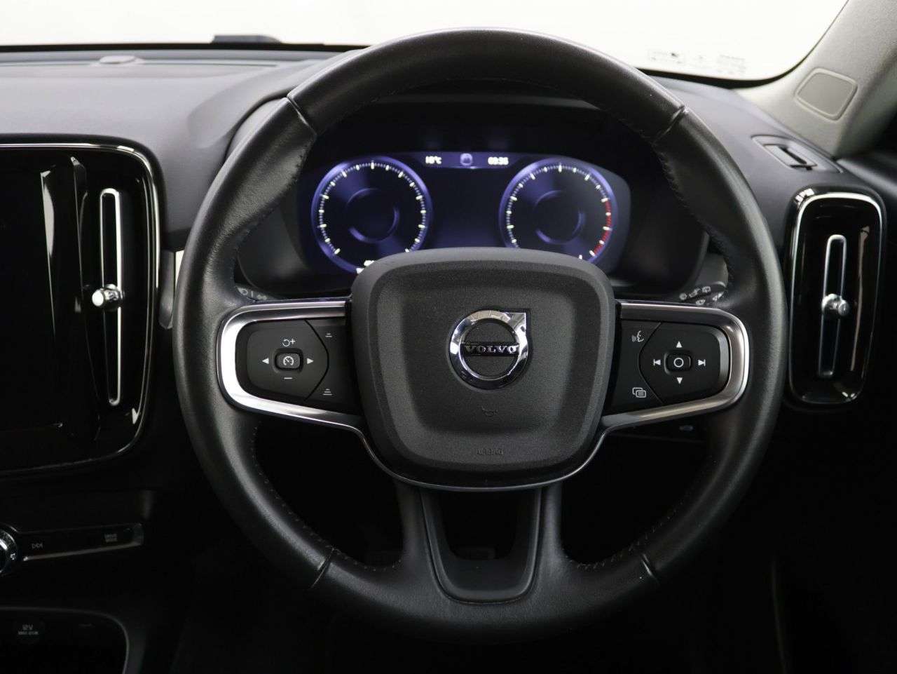 2020 VOLVO XC40 2020 VOLVO XC40