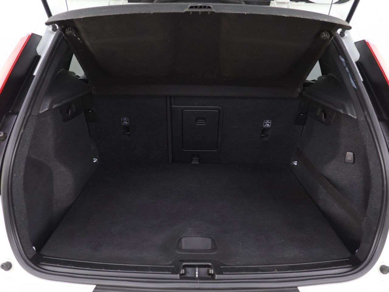 2020 VOLVO XC40 2020 VOLVO XC40
