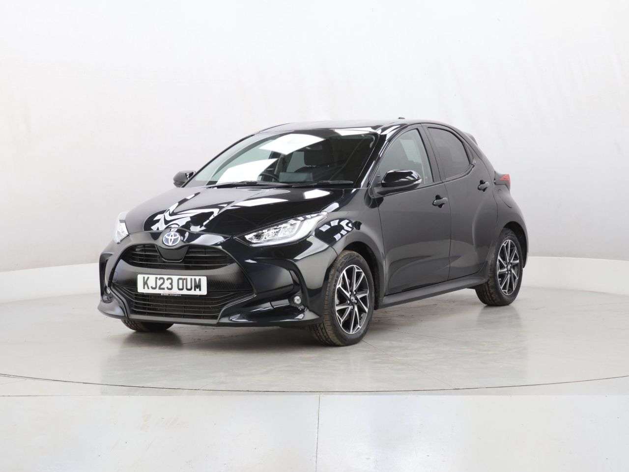 A 2023 TOYOTA YARIS 1.5 VVT-h Design Hatchback 5dr Petrol Hybrid E-CVT Euro 6 (s/s) (116 ps) A 2023 TOYOTA YARIS 1.5 VVT-h Design Hatchback 5dr Petrol Hybrid E-CVT Euro 6 (s/s) (116 ps)