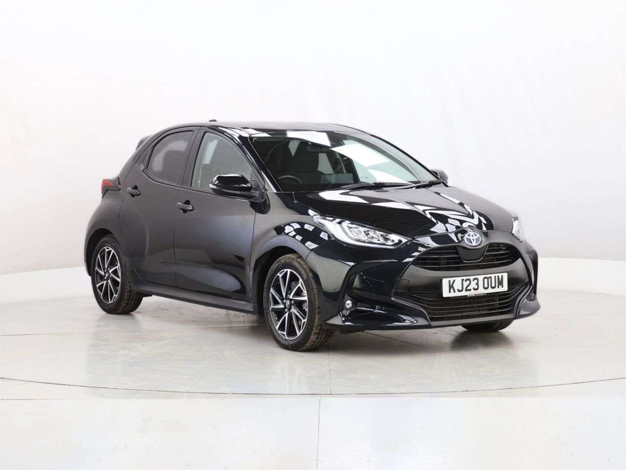 A 2023 TOYOTA YARIS 1.5 VVT-h Design Hatchback 5dr Petrol Hybrid E-CVT Euro 6 (s/s) (116 ps) A 2023 TOYOTA YARIS 1.5 VVT-h Design Hatchback 5dr Petrol Hybrid E-CVT Euro 6 (s/s) (116 ps)