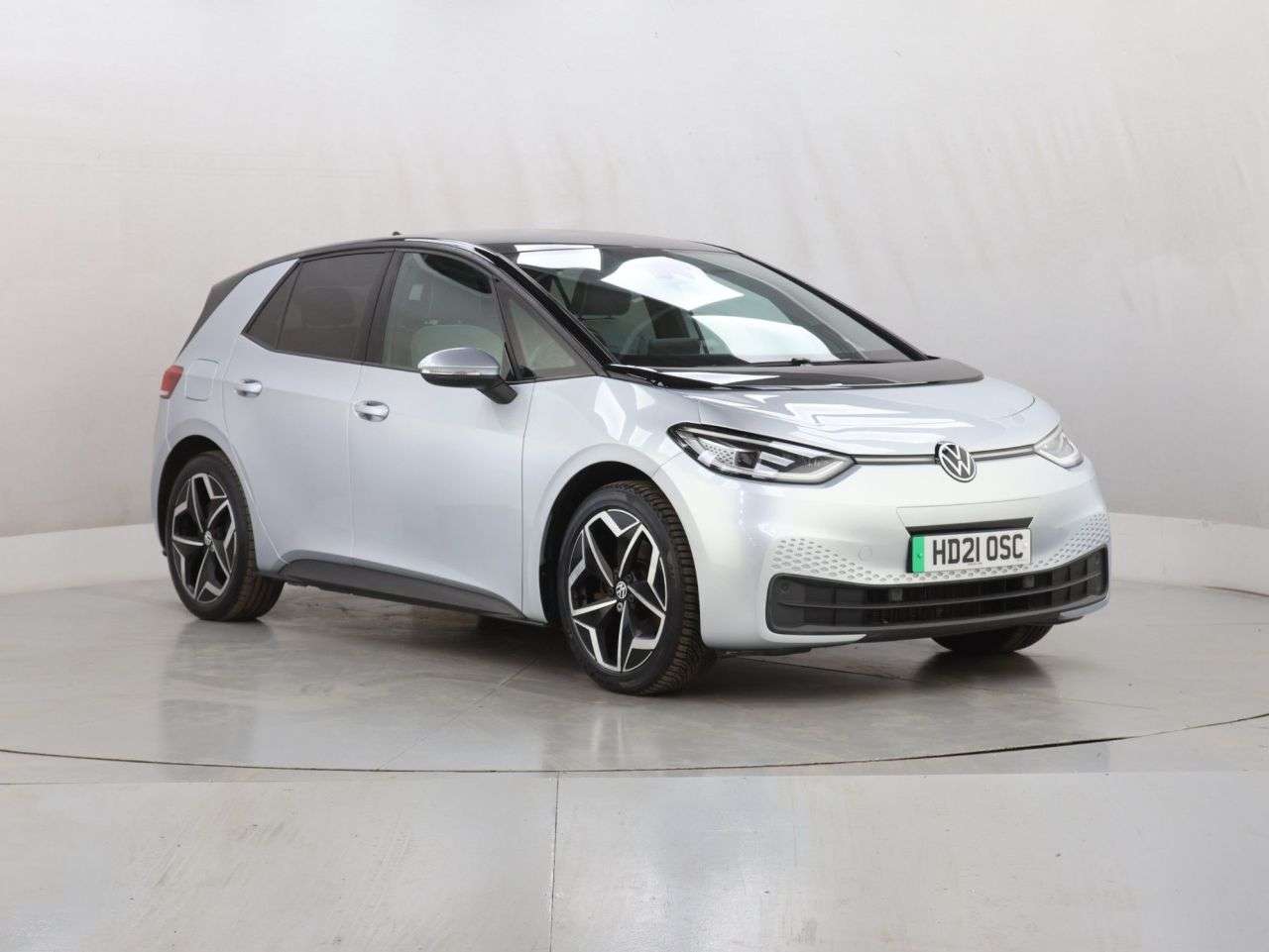 A 2021 VOLKSWAGEN ID3 Pro Performance 58kWh Style Hatchback 5dr Electric Auto (204 ps) A 2021 VOLKSWAGEN ID3 Pro Performance 58kWh Style Hatchback 5dr Electric Auto (204 ps)