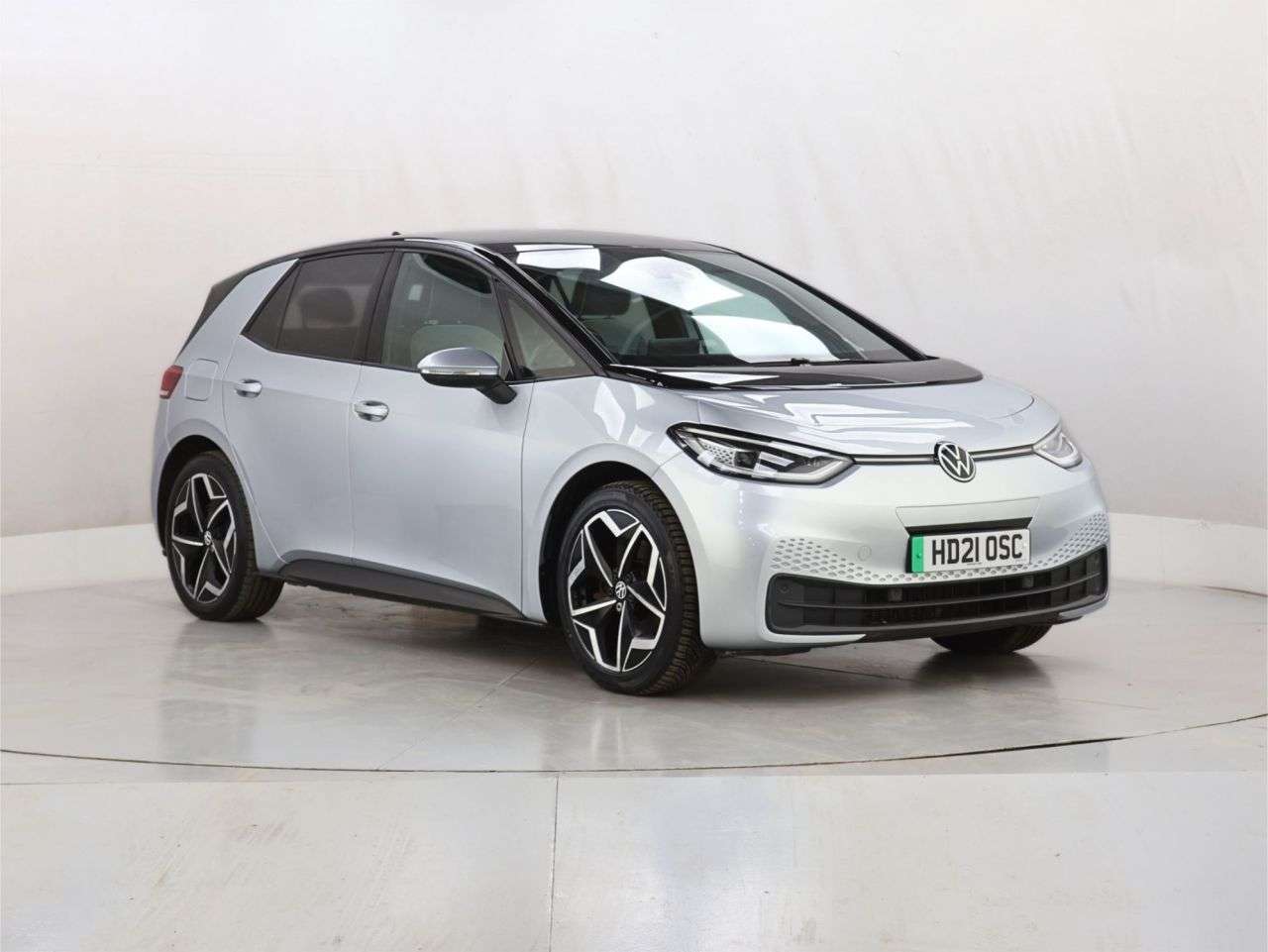 A 2021 VOLKSWAGEN ID3 Pro Performance 58kWh Style Hatchback 5dr Electric Auto (204 ps) A 2021 VOLKSWAGEN ID3 Pro Performance 58kWh Style Hatchback 5dr Electric Auto (204 ps)