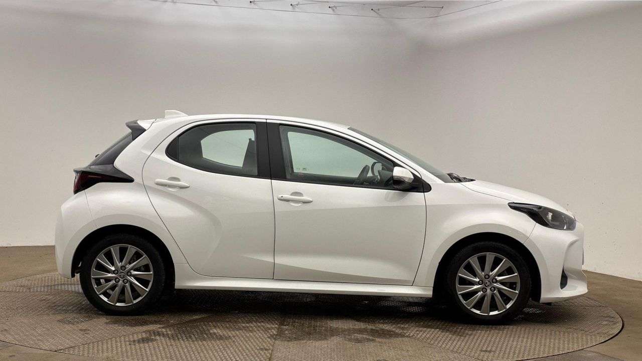 A 2023 TOYOTA YARIS 1.5 VVT-h Icon Hatchback 5dr Petrol Hybrid E-CVT Euro 6 (s/s) (116 ps) A 2023 TOYOTA YARIS 1.5 VVT-h Icon Hatchback 5dr Petrol Hybrid E-CVT Euro 6 (s/s) (116 ps)