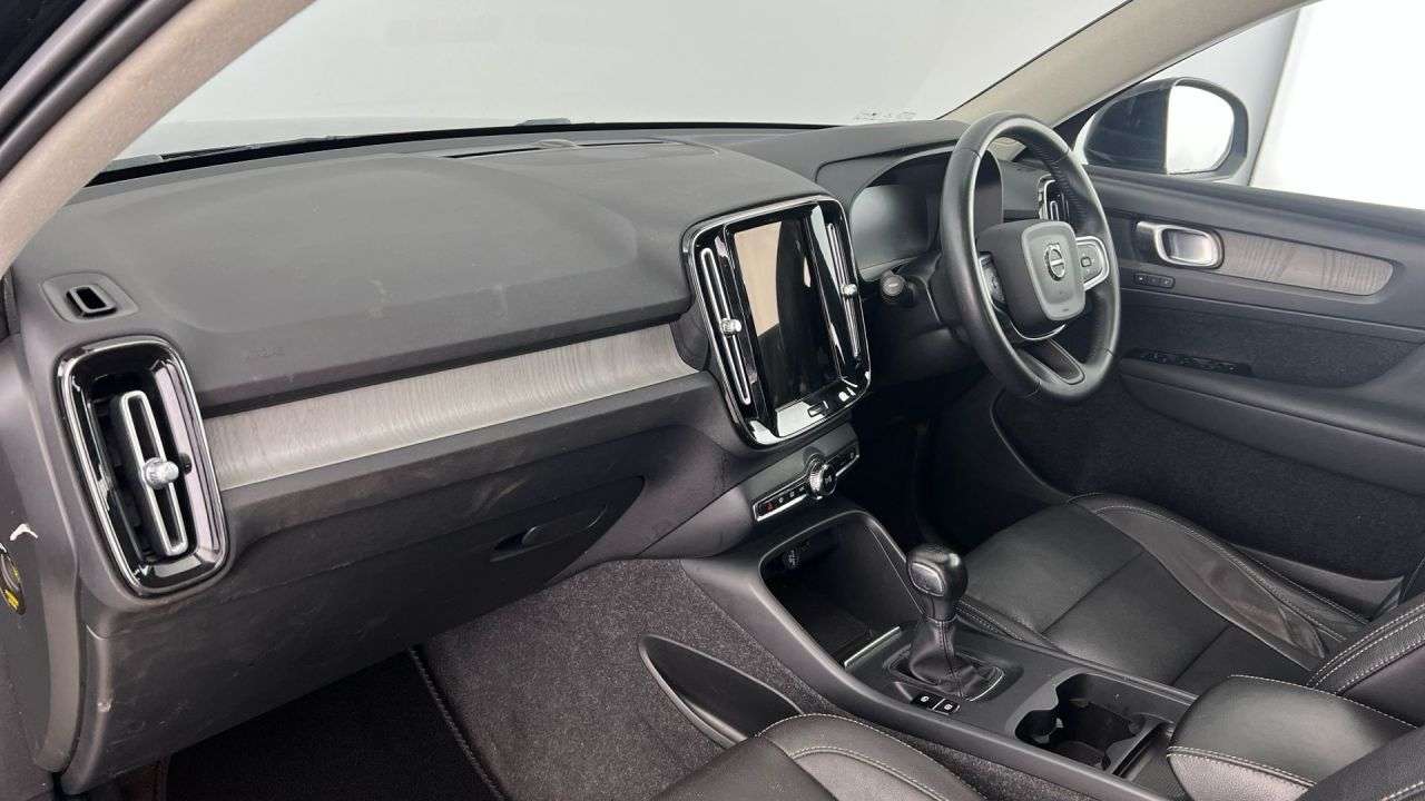 A 2021 VOLVO XC40 1.5 T3 Inscription SUV 5dr Petrol Manual Euro 6 (s/s) (163 ps) A 2021 VOLVO XC40 1.5 T3 Inscription SUV 5dr Petrol Manual Euro 6 (s/s) (163 ps)