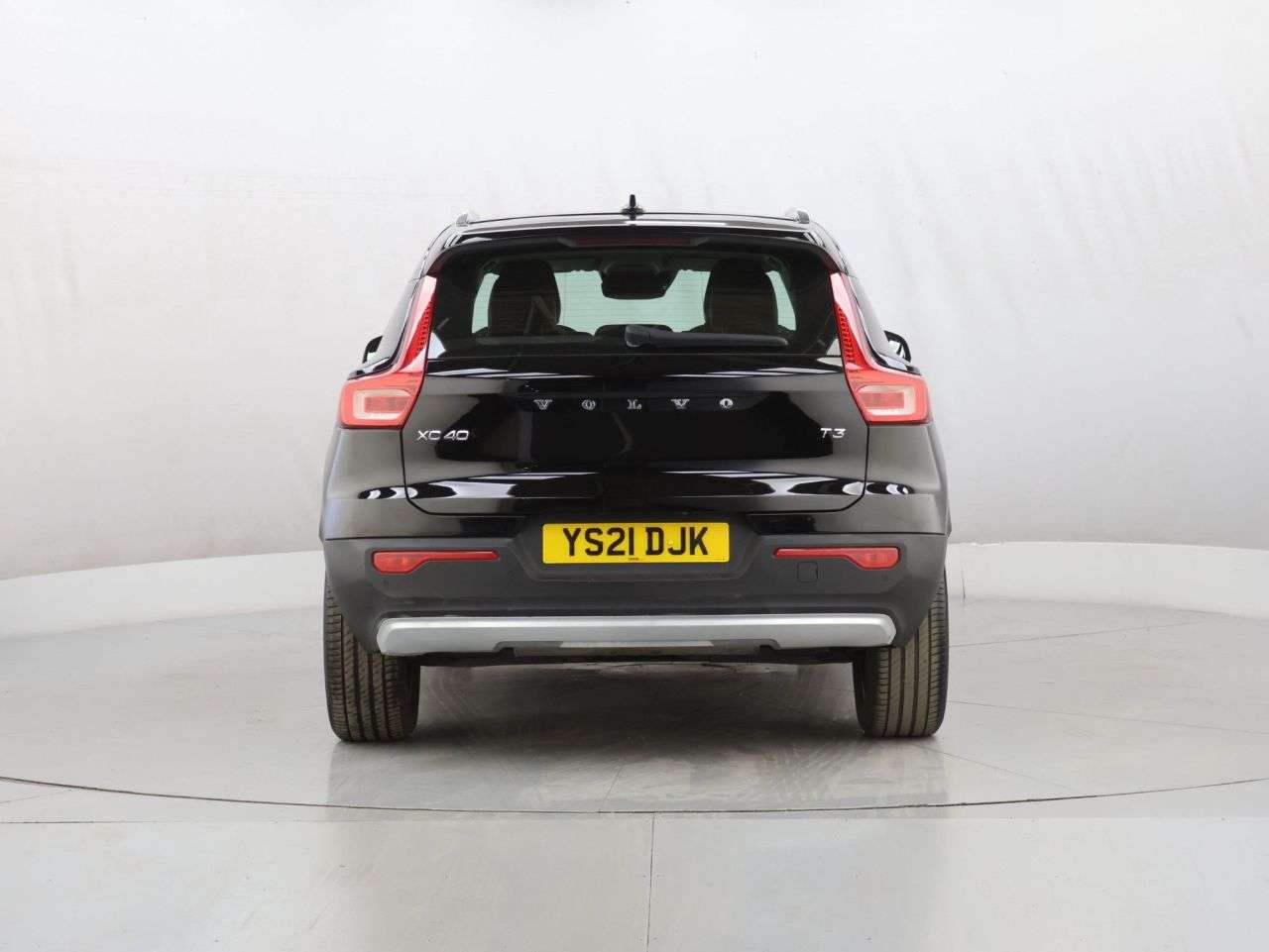 2021 VOLVO XC40 2021 VOLVO XC40