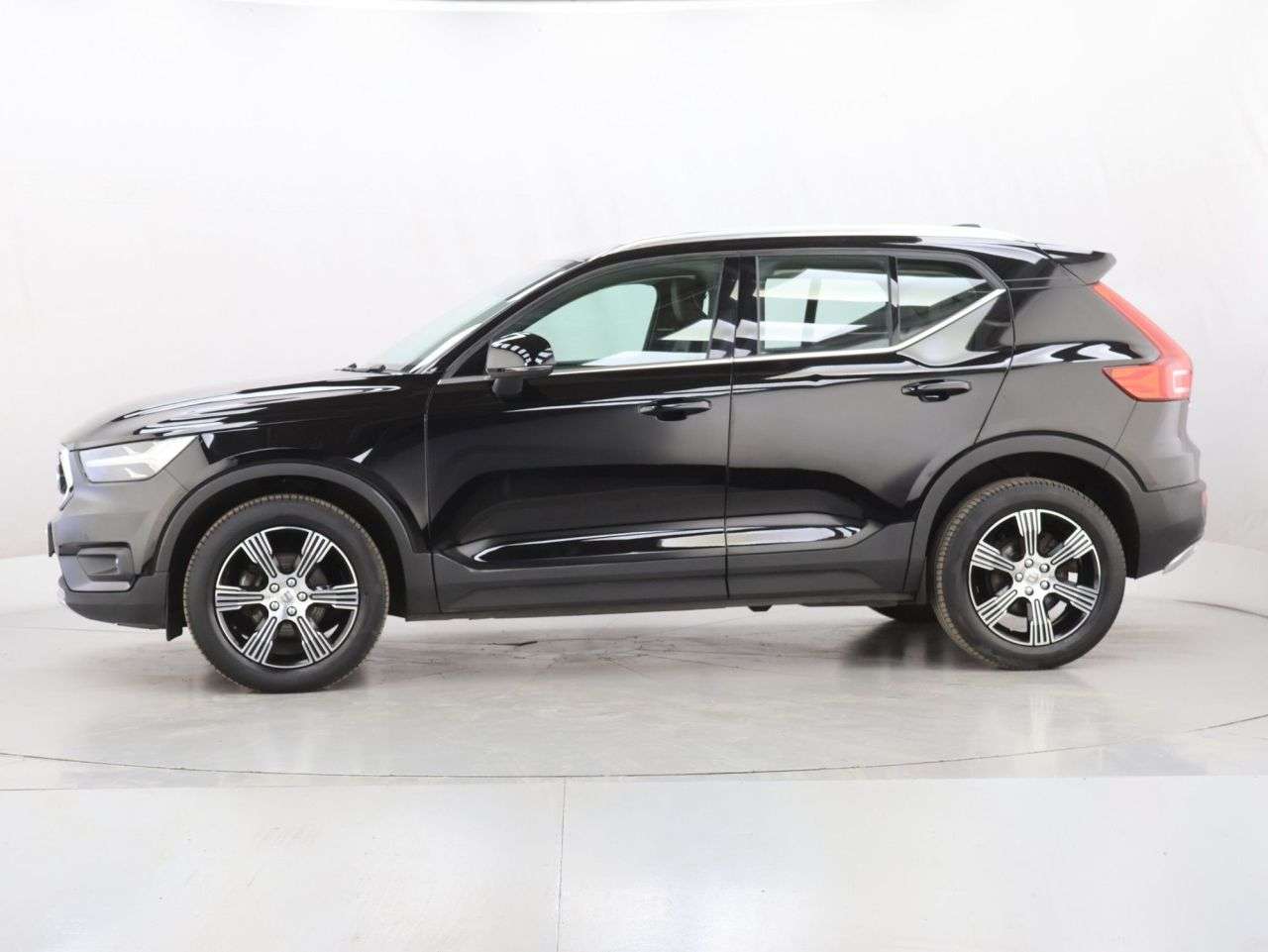 2021 VOLVO XC40 2021 VOLVO XC40