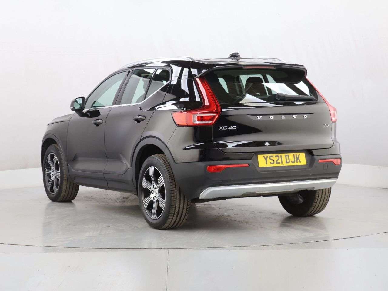 2021 VOLVO XC40 2021 VOLVO XC40