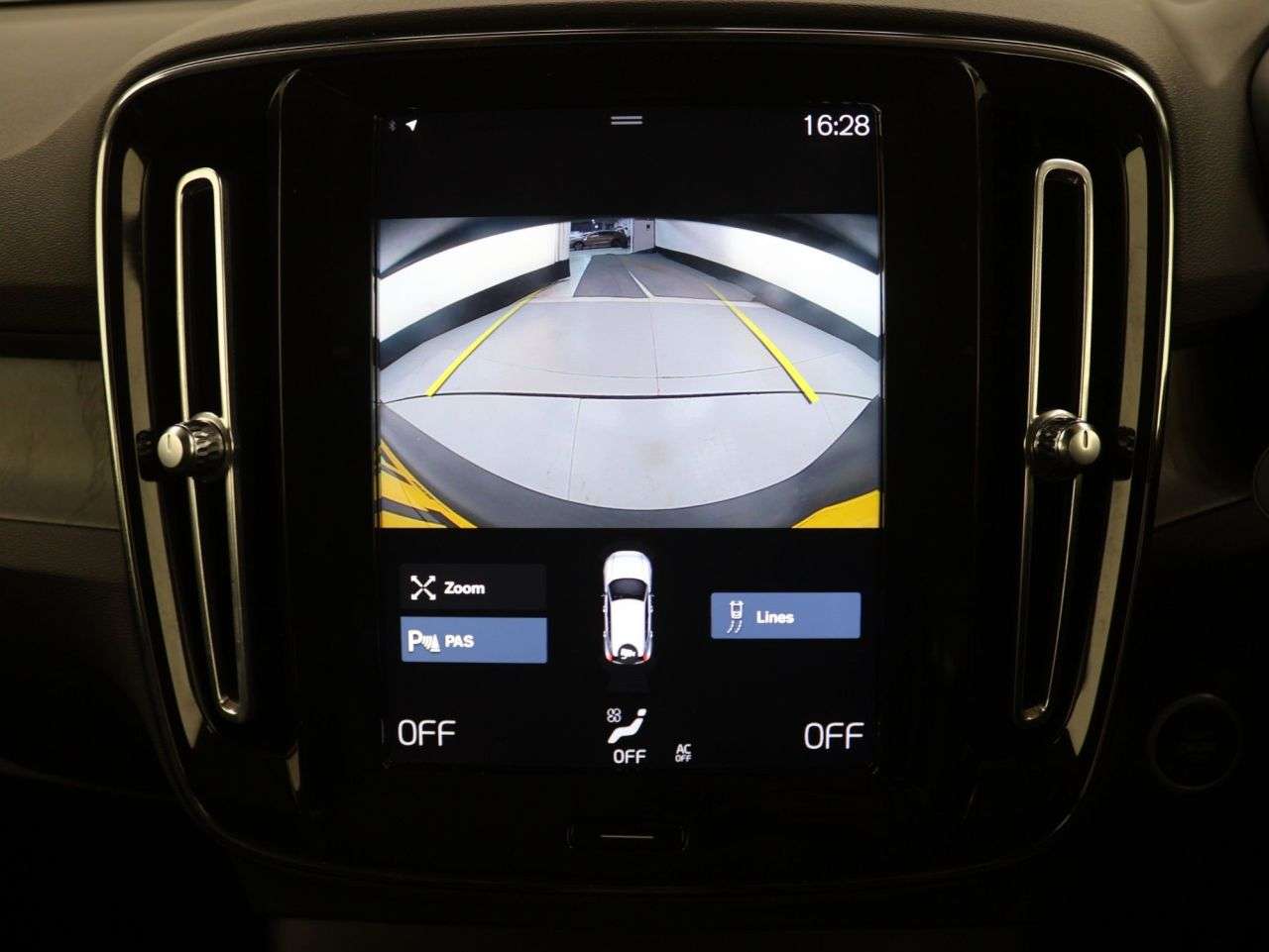 2021 VOLVO XC40 2021 VOLVO XC40