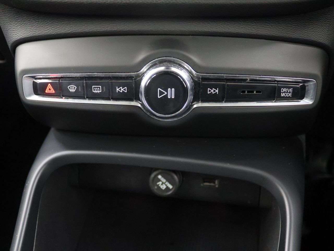 2021 VOLVO XC40 2021 VOLVO XC40