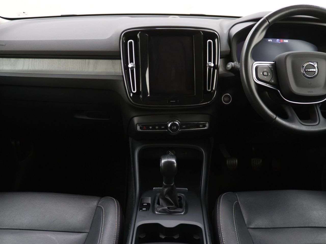 2021 VOLVO XC40 2021 VOLVO XC40
