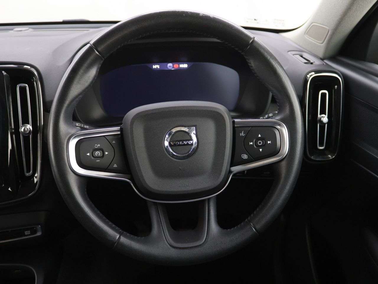 2021 VOLVO XC40 2021 VOLVO XC40