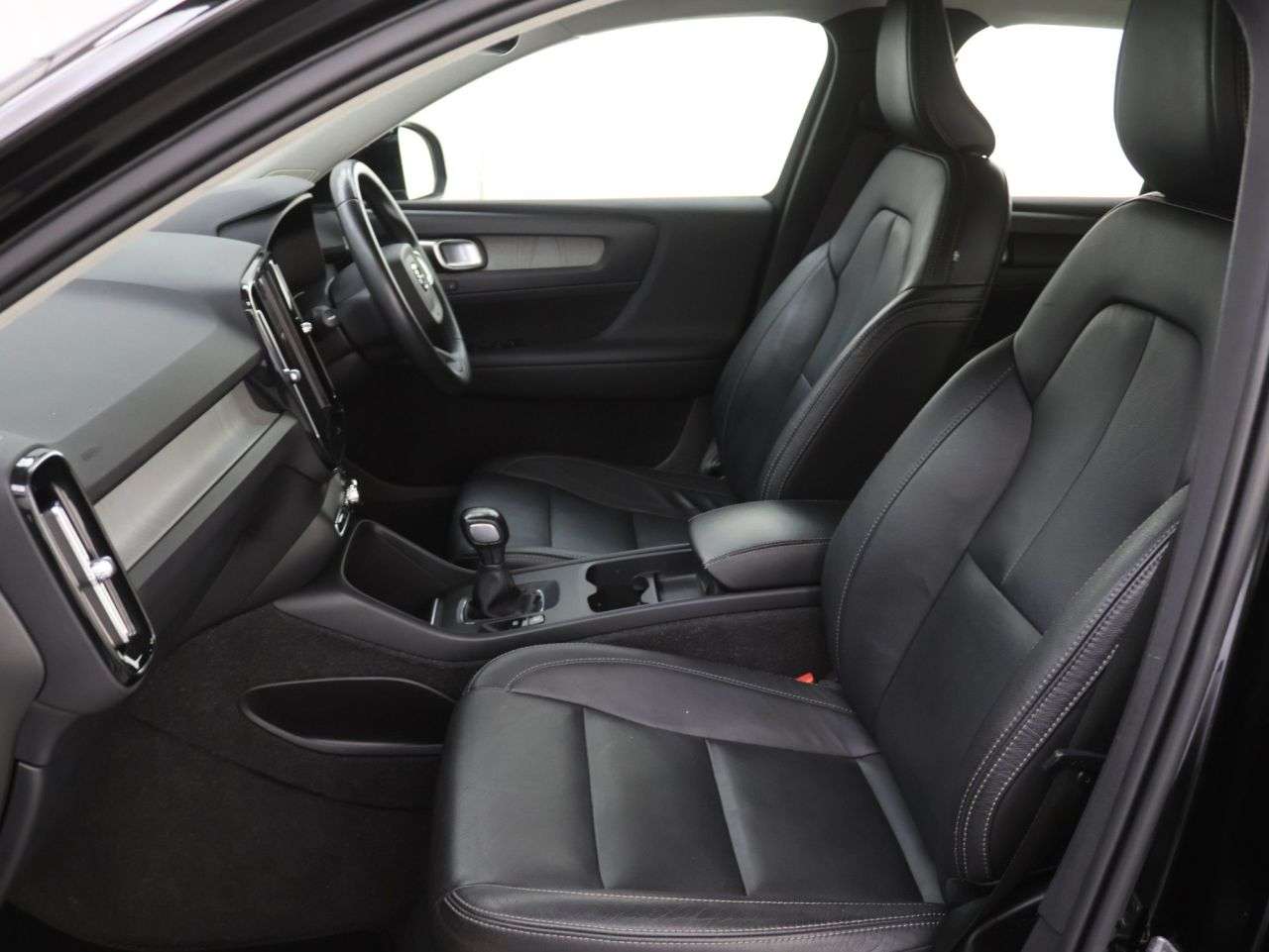 2021 VOLVO XC40 2021 VOLVO XC40