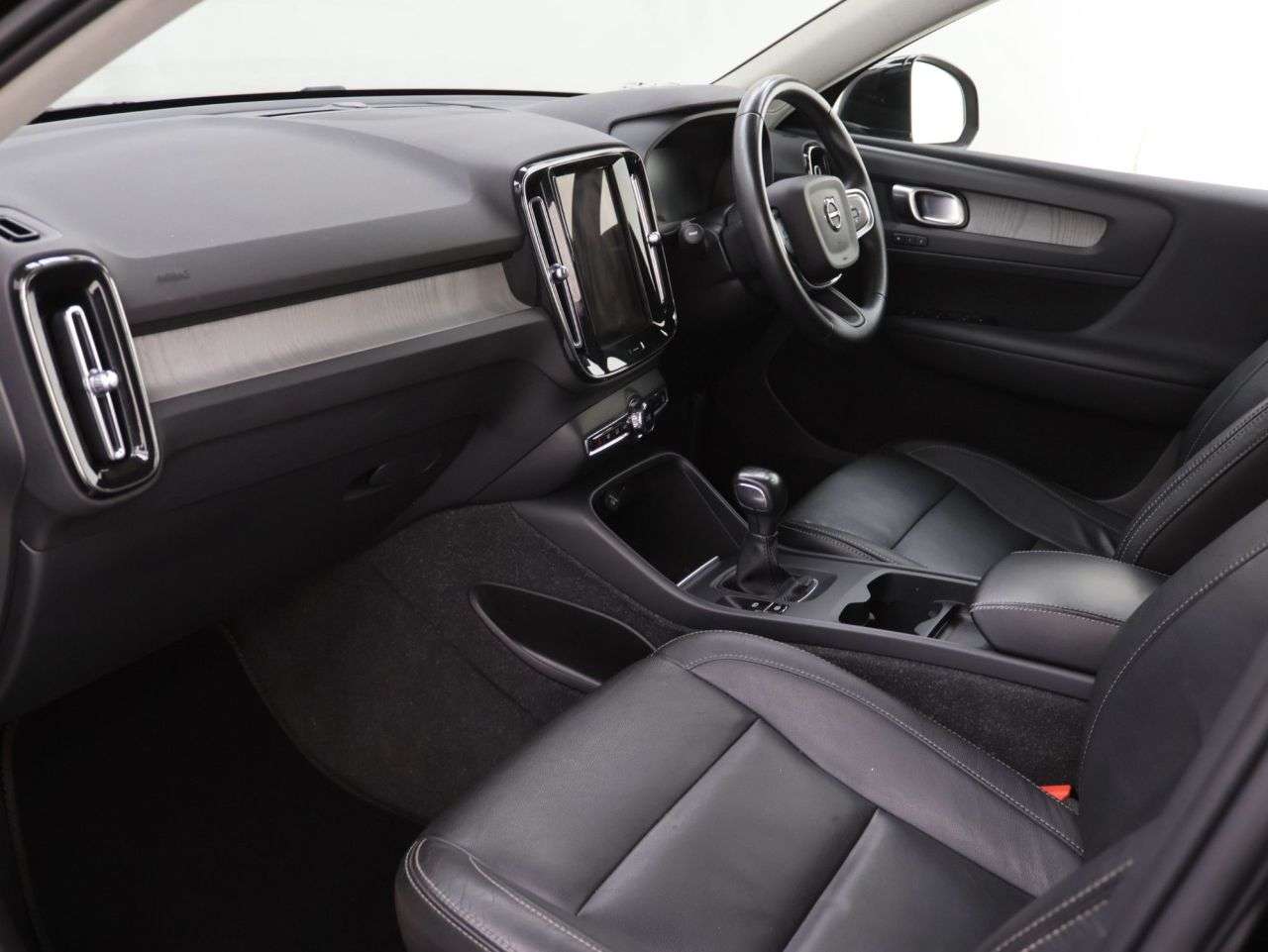2021 VOLVO XC40 2021 VOLVO XC40