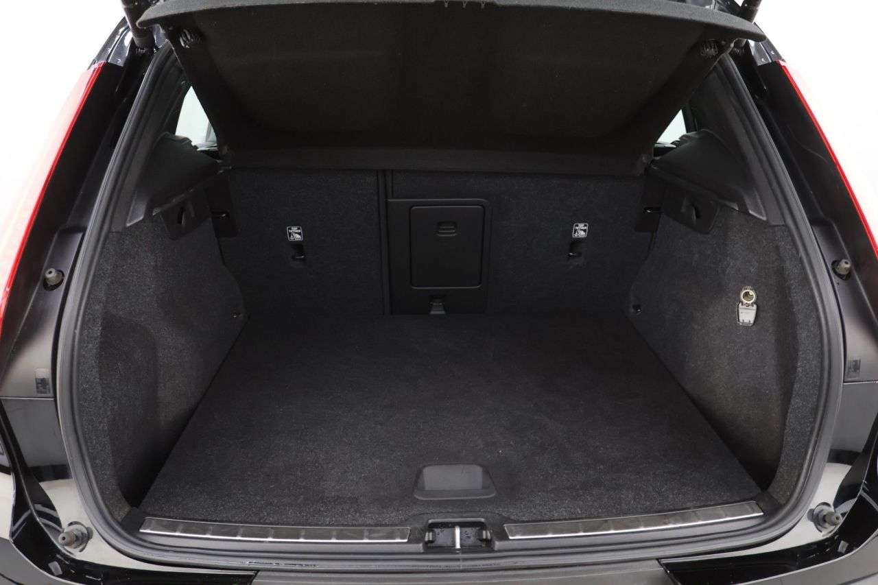 2021 VOLVO XC40 2021 VOLVO XC40