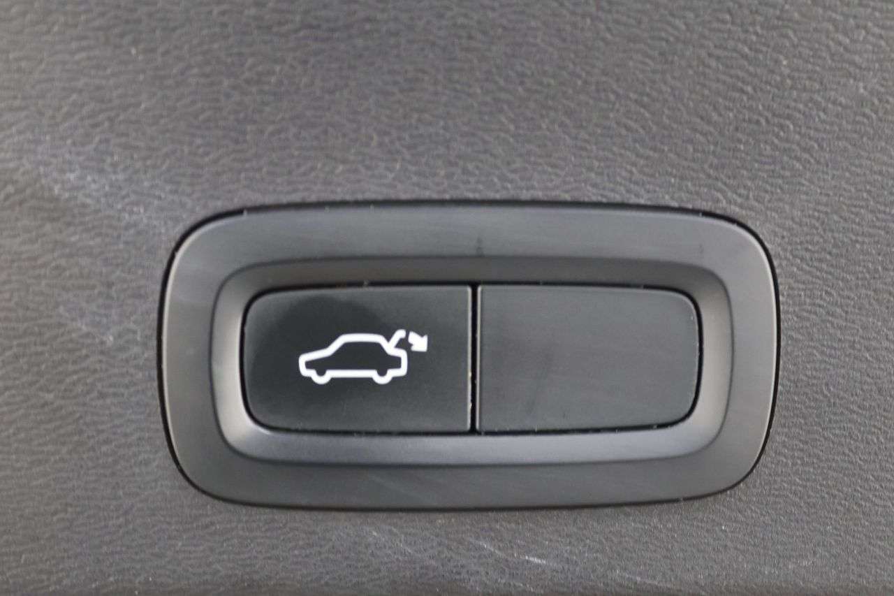 2021 VOLVO XC40 2021 VOLVO XC40