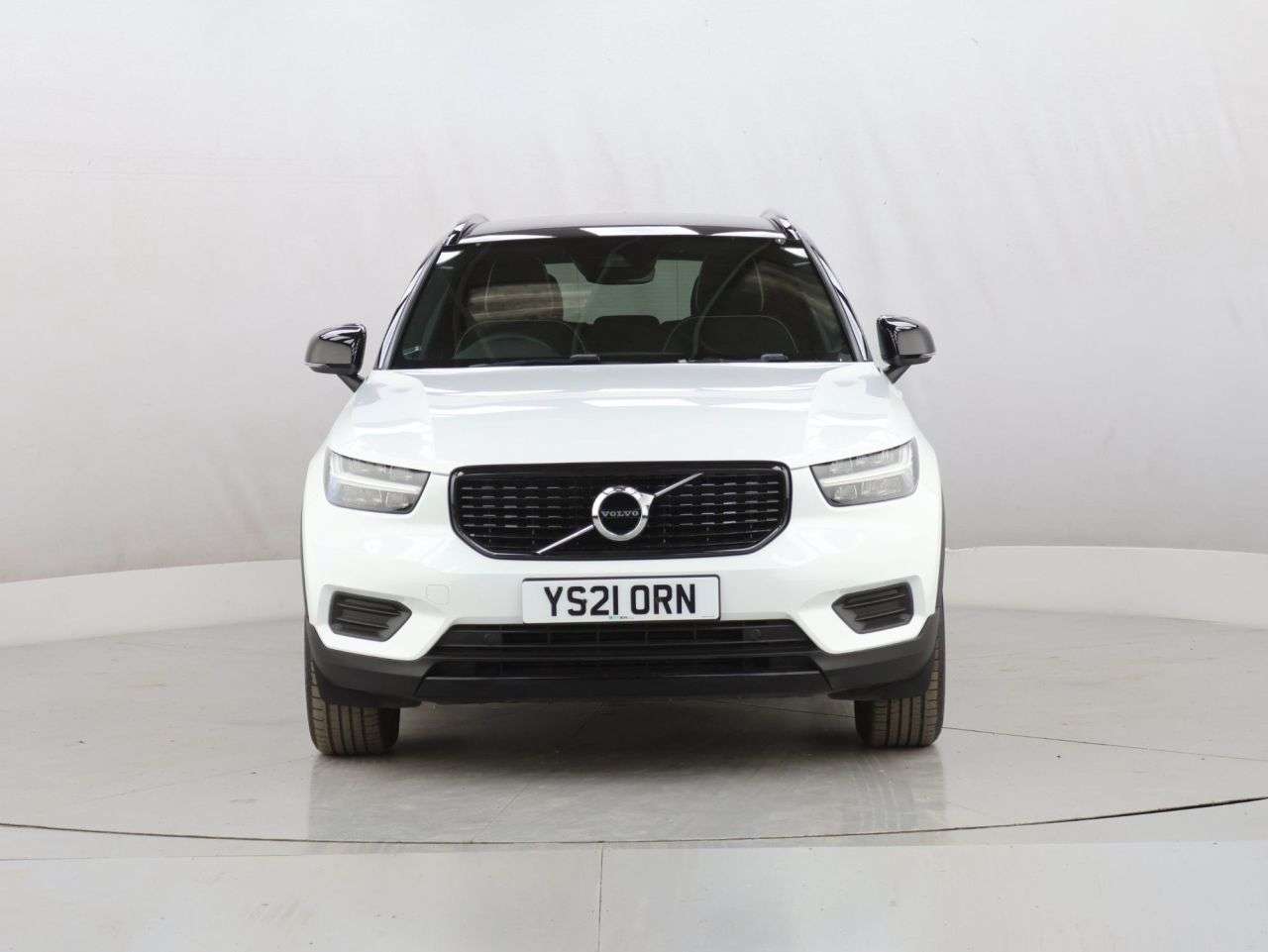 A 2021 VOLVO XC40 1.5 T3 R-Design SUV 5dr Petrol Manual Euro 6 (s/s) (163 ps) A 2021 VOLVO XC40 1.5 T3 R-Design SUV 5dr Petrol Manual Euro 6 (s/s) (163 ps)