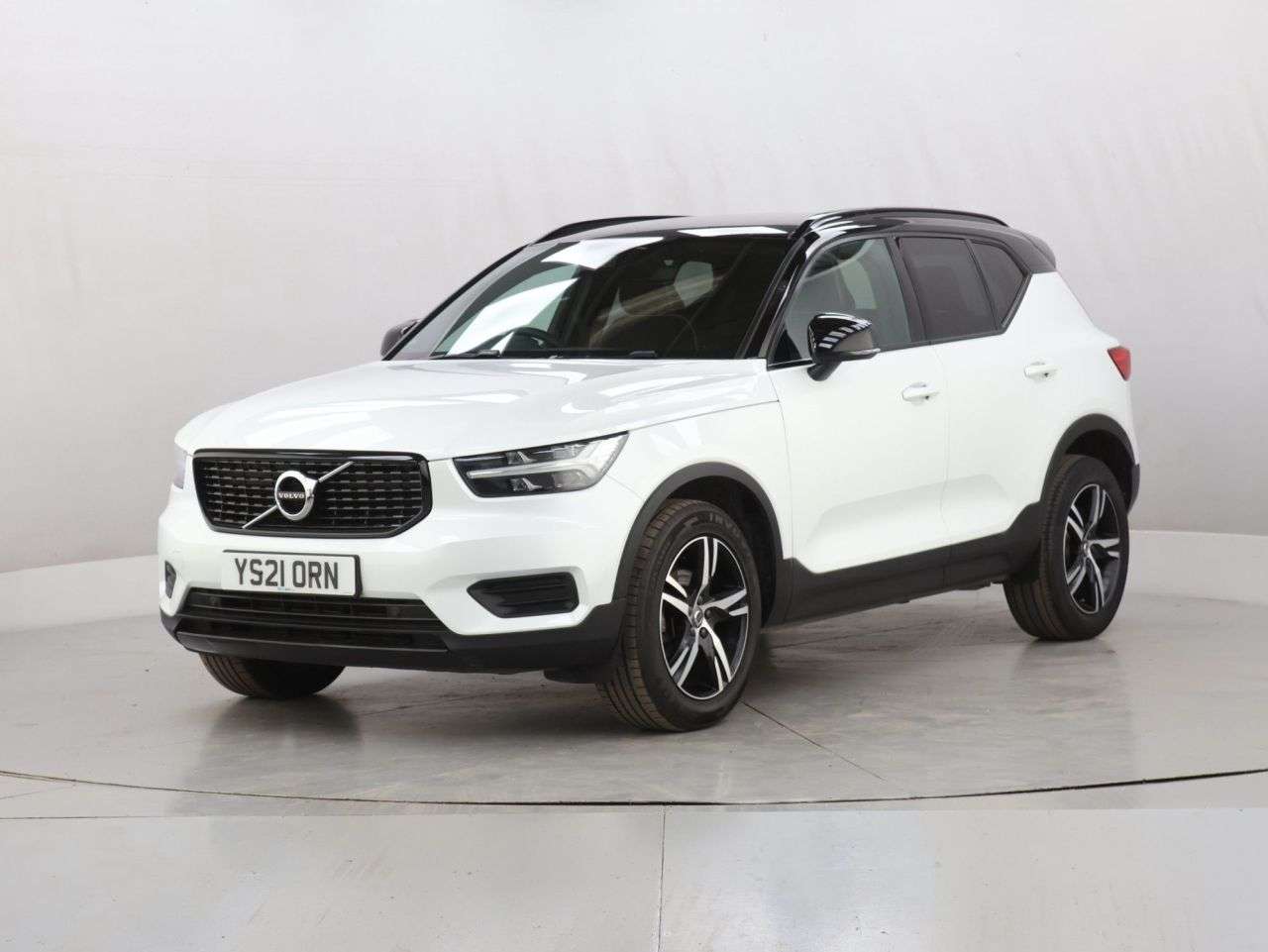 A 2021 VOLVO XC40 1.5 T3 R-Design SUV 5dr Petrol Manual Euro 6 (s/s) (163 ps) A 2021 VOLVO XC40 1.5 T3 R-Design SUV 5dr Petrol Manual Euro 6 (s/s) (163 ps)