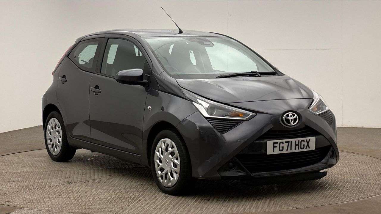 A 2022 TOYOTA AYGO 1.0 VVT-i x-play Hatchback 5dr Petrol Manual Euro 6 (s/s) (71 ps) A 2022 TOYOTA AYGO 1.0 VVT-i x-play Hatchback 5dr Petrol Manual Euro 6 (s/s) (71 ps)
