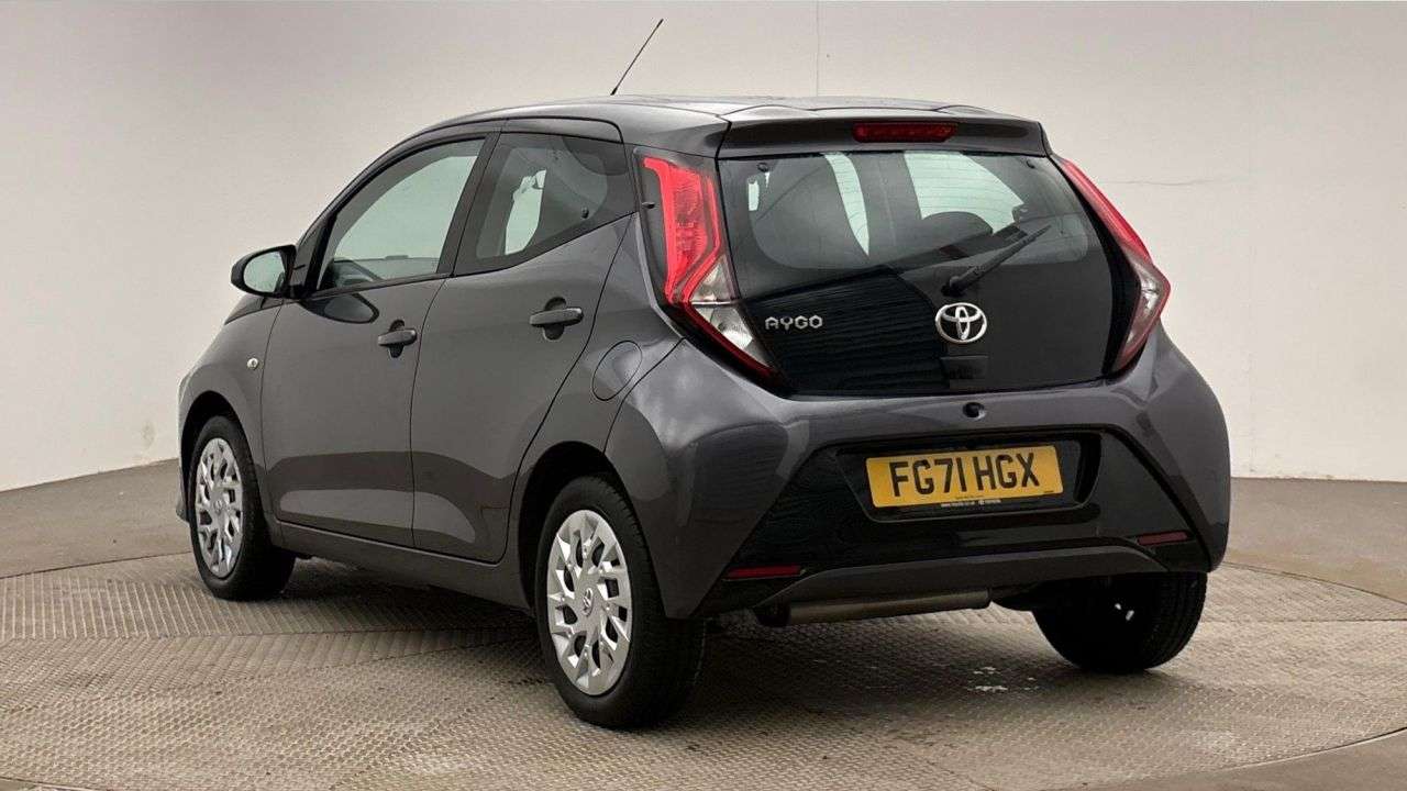 A 2022 TOYOTA AYGO 1.0 VVT-i x-play Hatchback 5dr Petrol Manual Euro 6 (s/s) (71 ps) A 2022 TOYOTA AYGO 1.0 VVT-i x-play Hatchback 5dr Petrol Manual Euro 6 (s/s) (71 ps)
