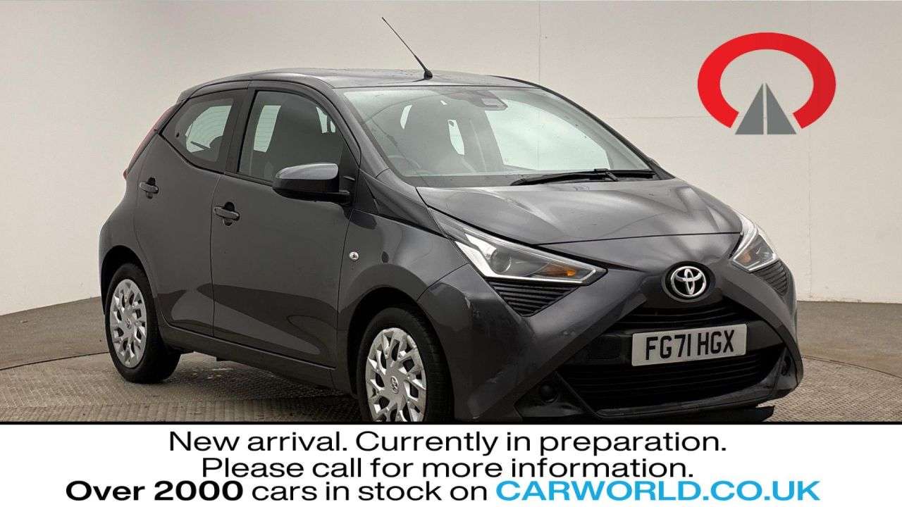 A 2022 TOYOTA AYGO 1.0 VVT-i x-play Hatchback 5dr Petrol Manual Euro 6 (s/s) (71 ps) A 2022 TOYOTA AYGO 1.0 VVT-i x-play Hatchback 5dr Petrol Manual Euro 6 (s/s) (71 ps)